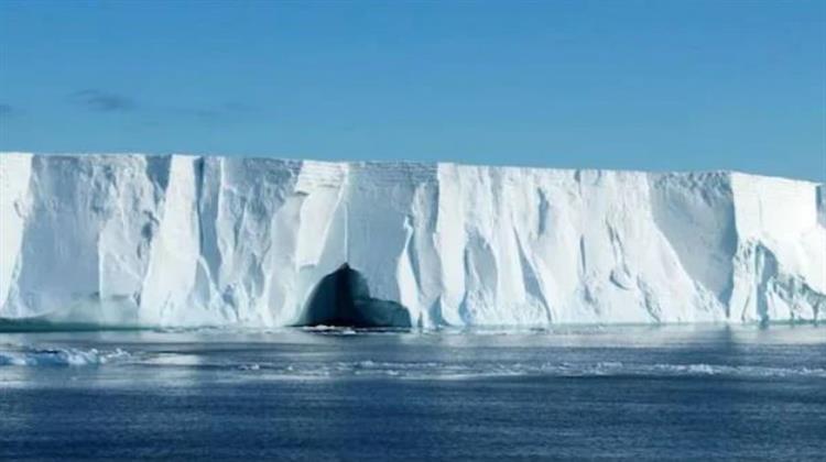Ανταρκτική: Αποκολλήθηκε Παγόβουνο στο Μέγεθος της Μισής Κορσικής, το Μεγαλύτερο Παγκοσμίως